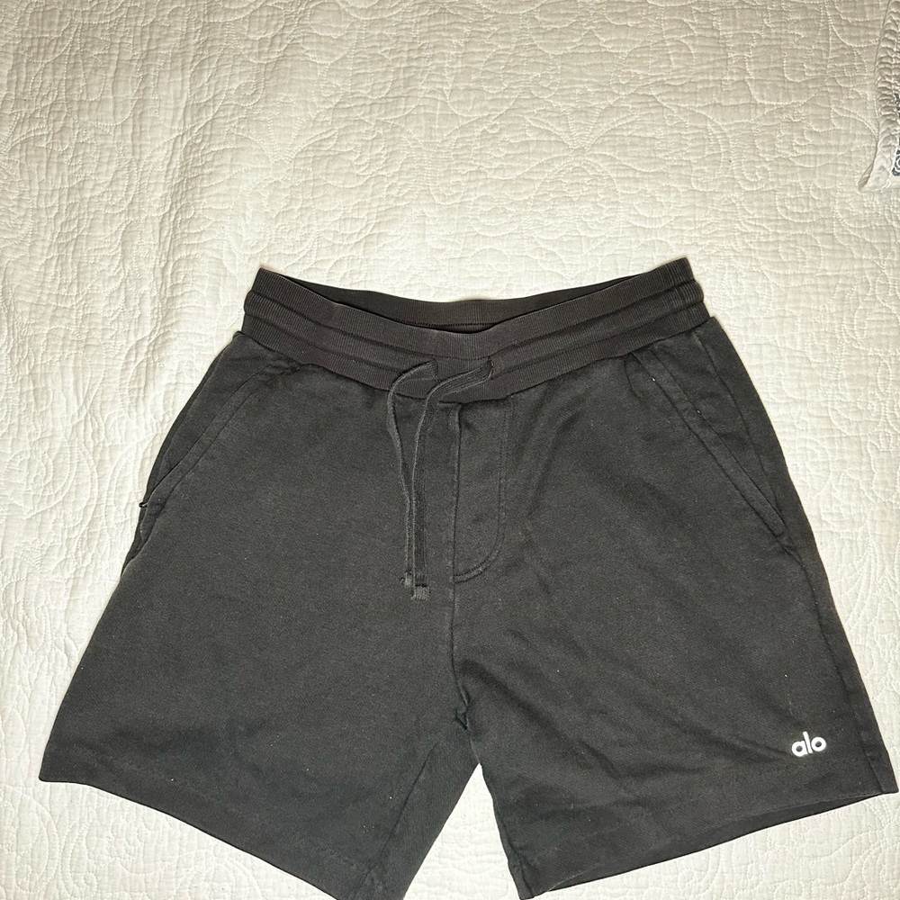 ALO Yoga Men's Black Shorts - Picture 3 of 3
